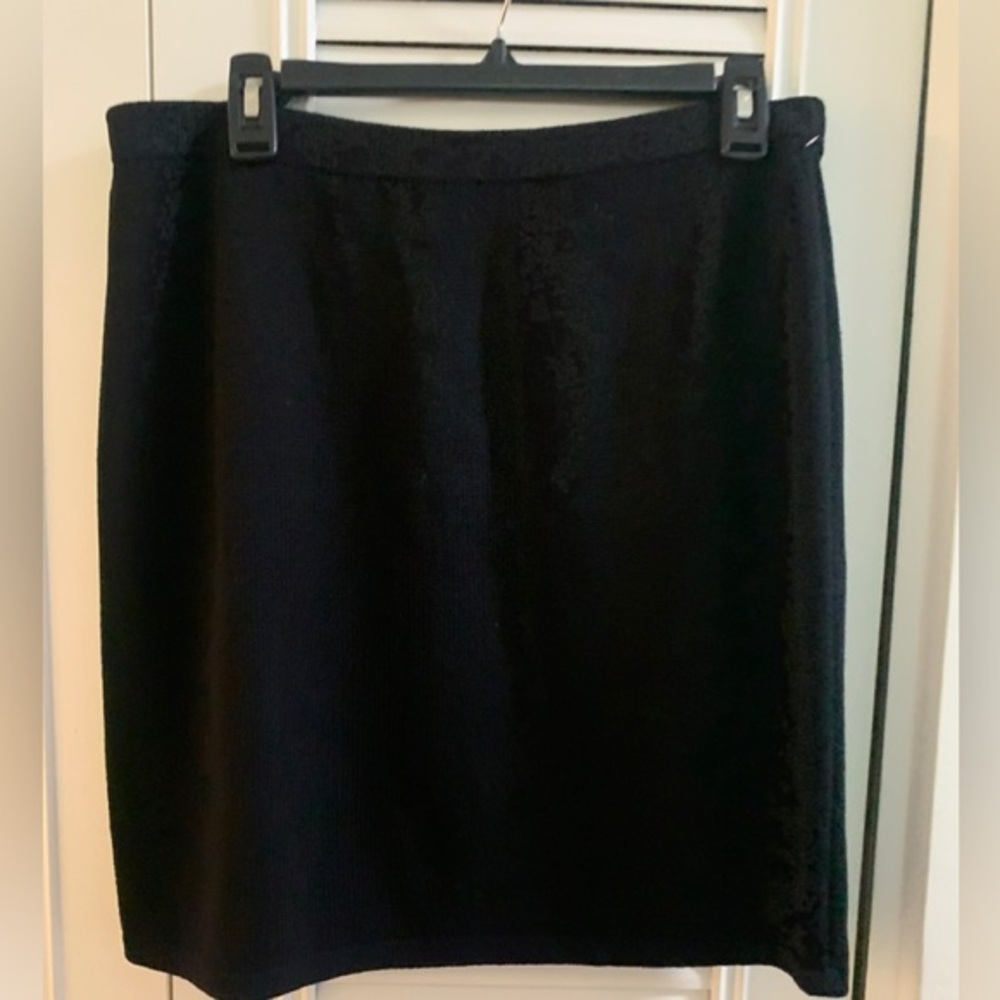 St. John Basics 20" Long Santana Knit Pencil Skirt in Black-A184